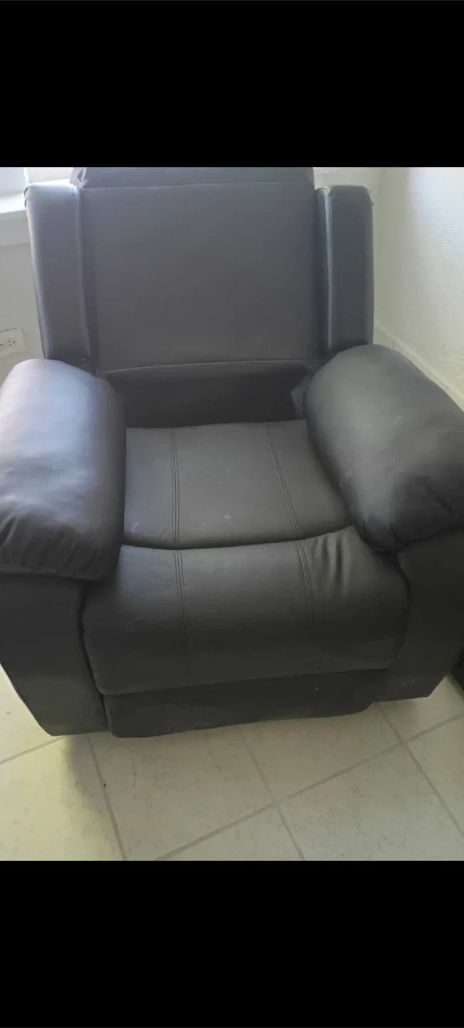 Black Leather Recliner image indicator(2)