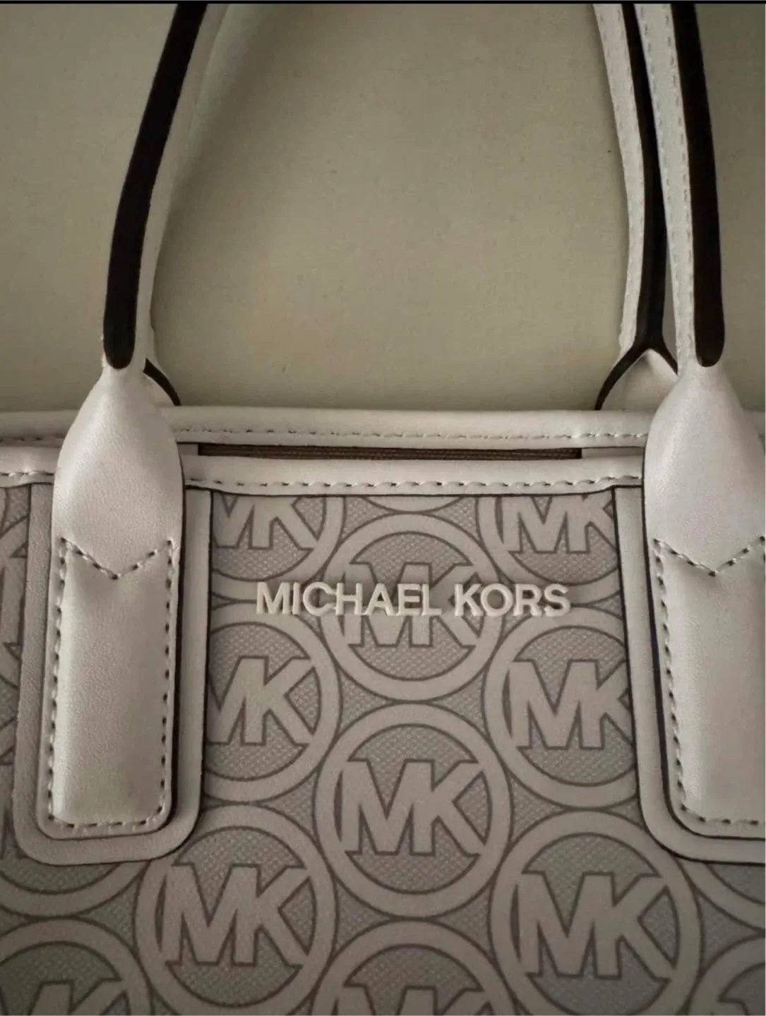 Michael Kors Tote Bag image indicator(2)