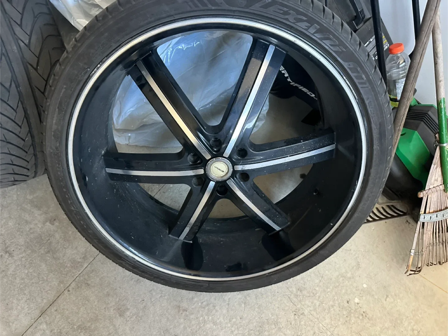 Set of 4 Black & Silver Rims image indicator(2)