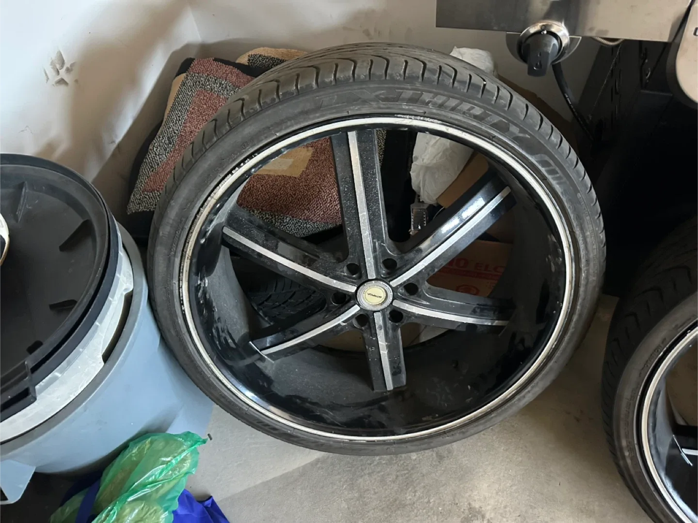 Set of 4 Black & Silver Rims image indicator(5)