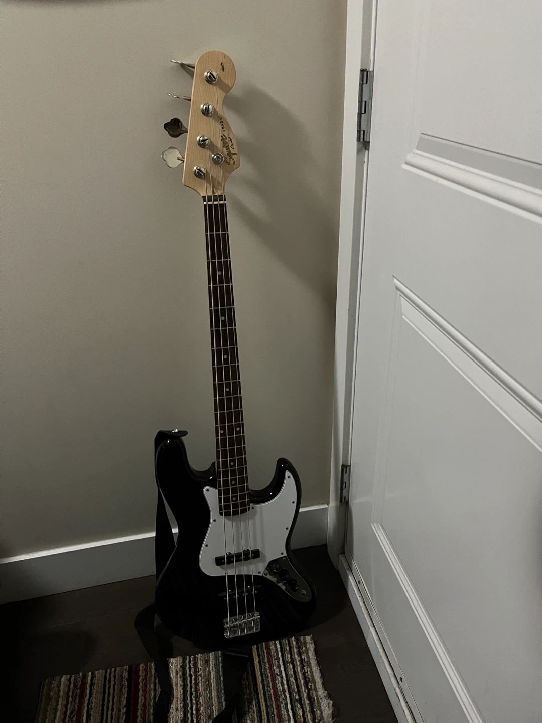 Fender Squier Jazz Bass & Rumble 75 Amp