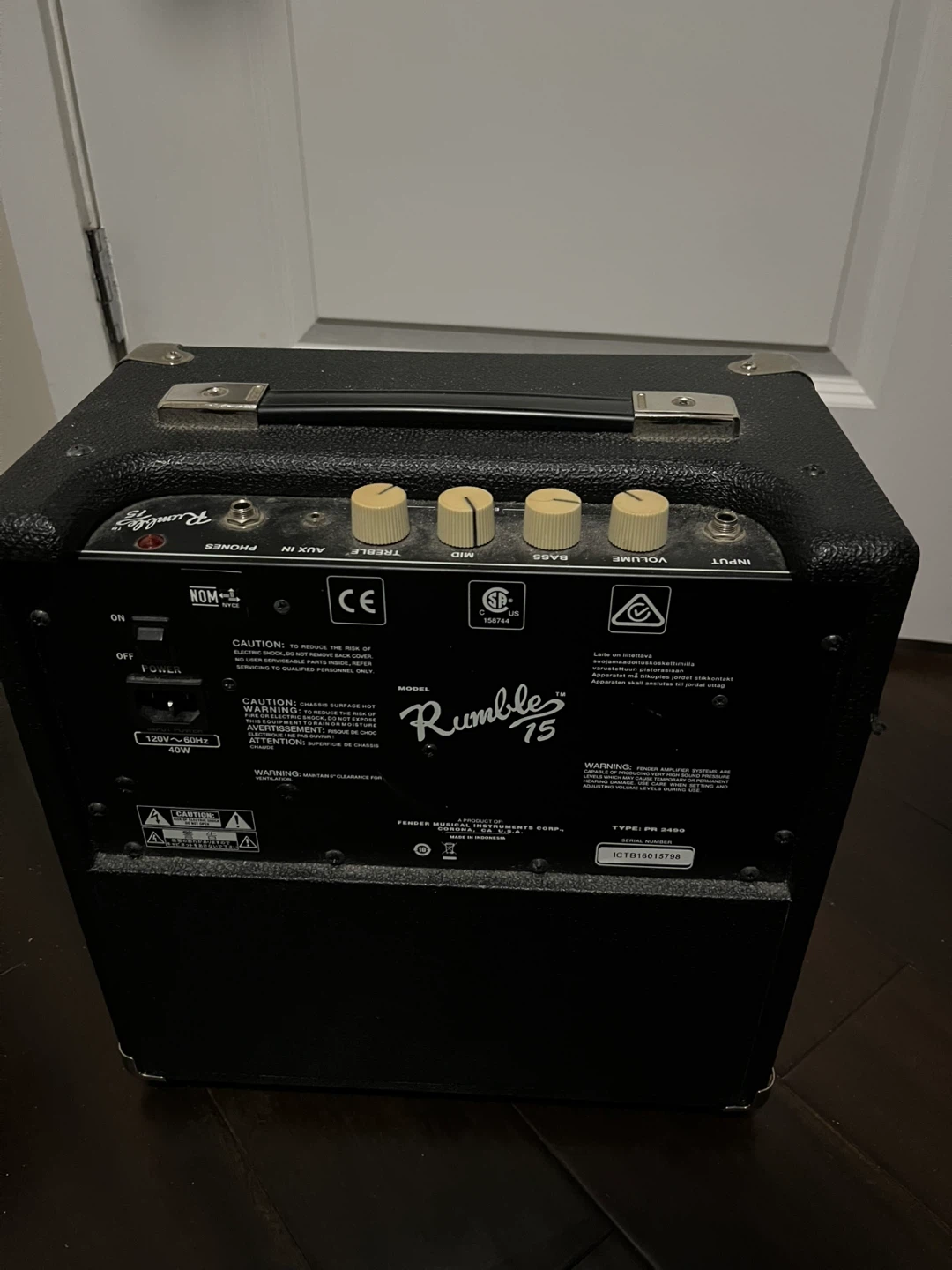 Fender Squier Jazz Bass & Rumble 75 Amp - photo 4