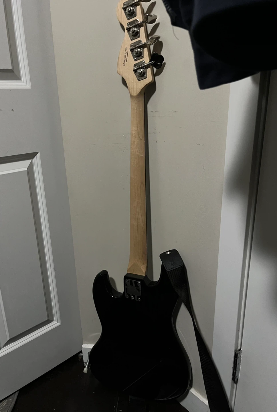 Fender Squier Jazz Bass & Rumble 75 Amp - photo 2