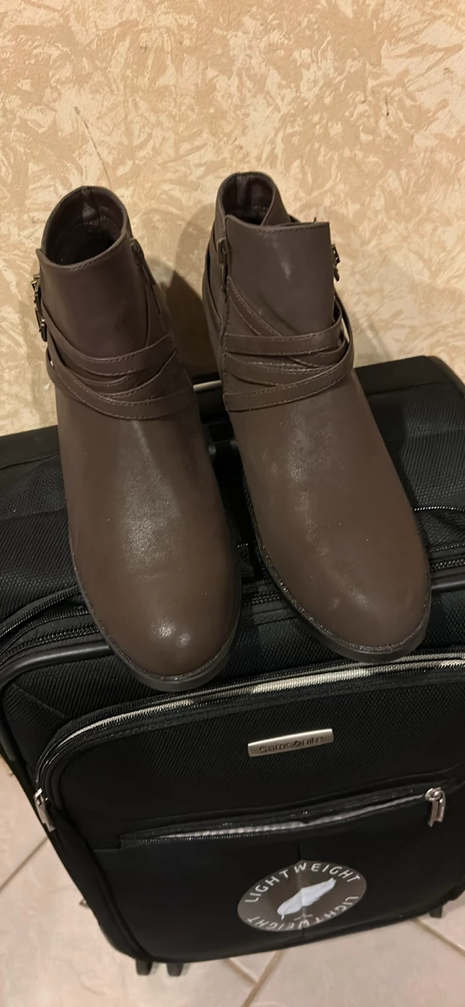 Brand New easy streets brown boots size 11