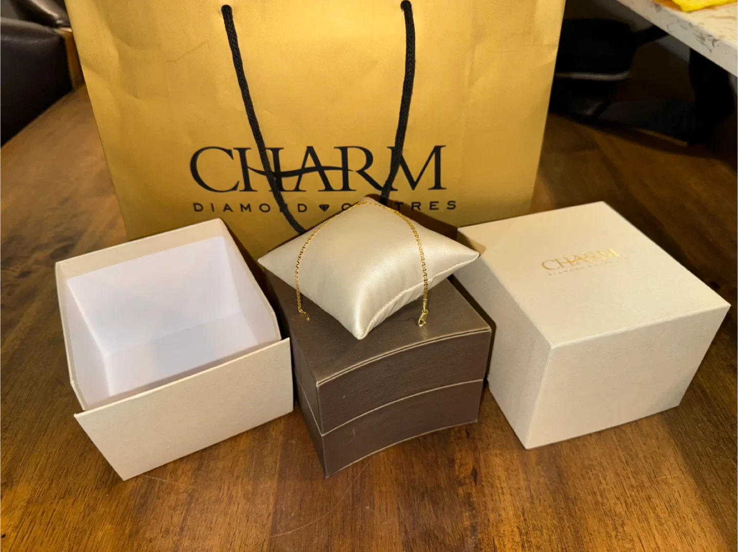 10 CARAT GOLD WOMENS BRACELET image indicator(6)