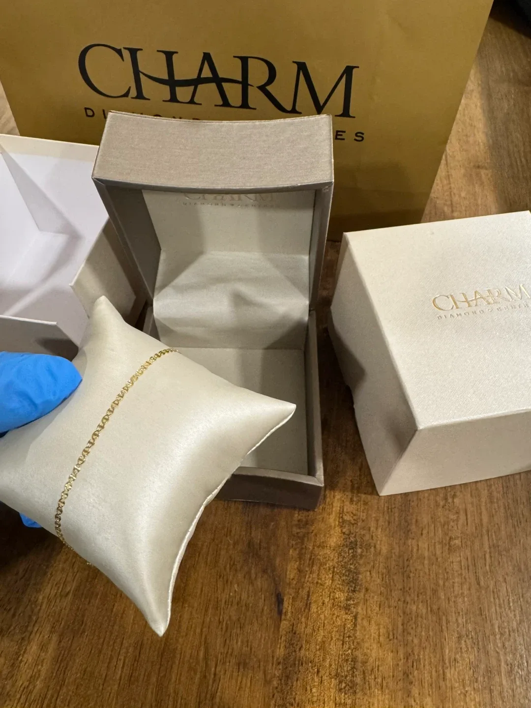 10 CARAT GOLD WOMENS BRACELET image indicator(2)