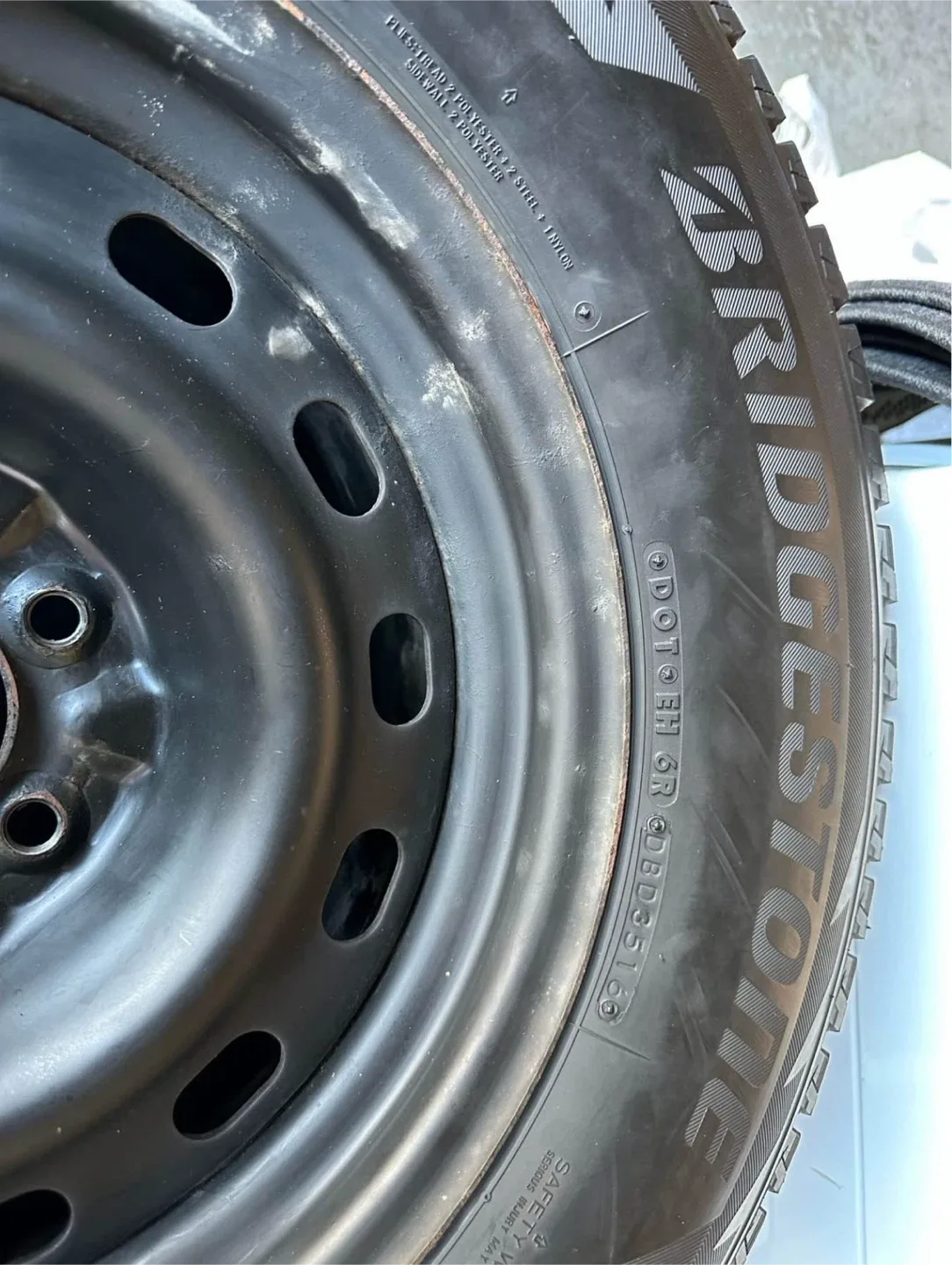 Blizzak Winter Tires 235/70R16 image indicator(4)