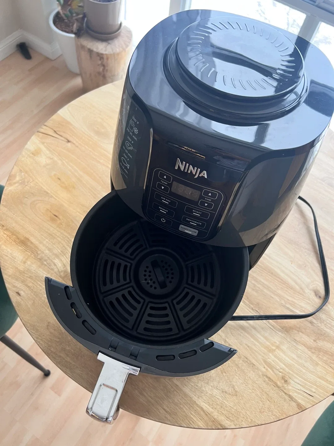 Ninja Air Fryer - Great Condition! image indicator(2)