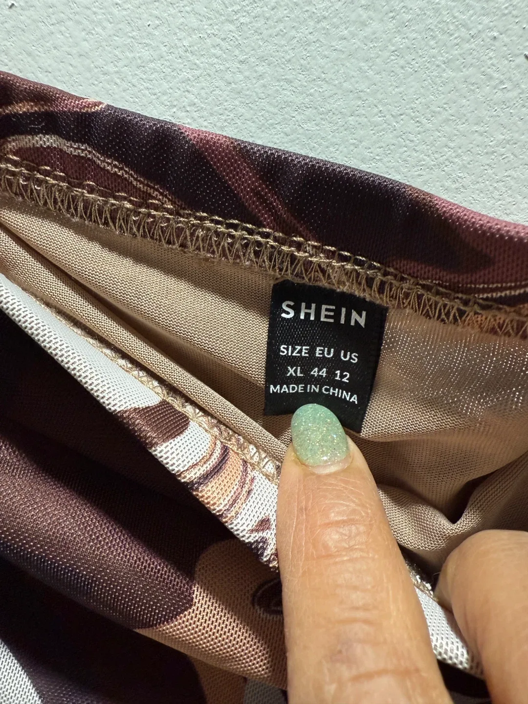 Shein Swirl Print Skirt - Size XL and brown sweater size-L image indicator(3)