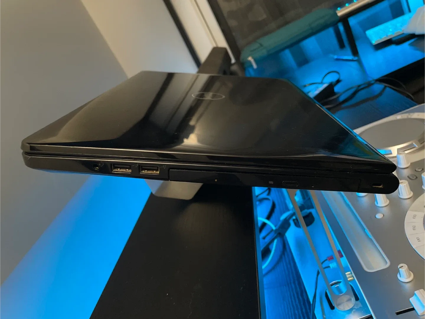 Dell Inspiron 5558  Touchscreen Laptop image indicator(6)