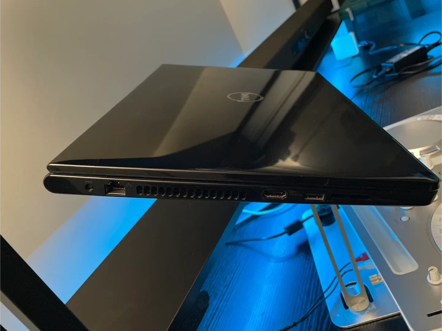 Dell Inspiron 5558  Touchscreen Laptop image indicator(7)