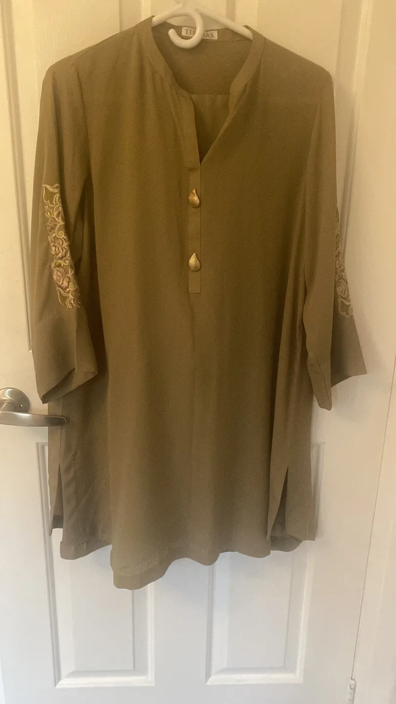 Salwar Kameez - Traditional Outfit image indicator(6)