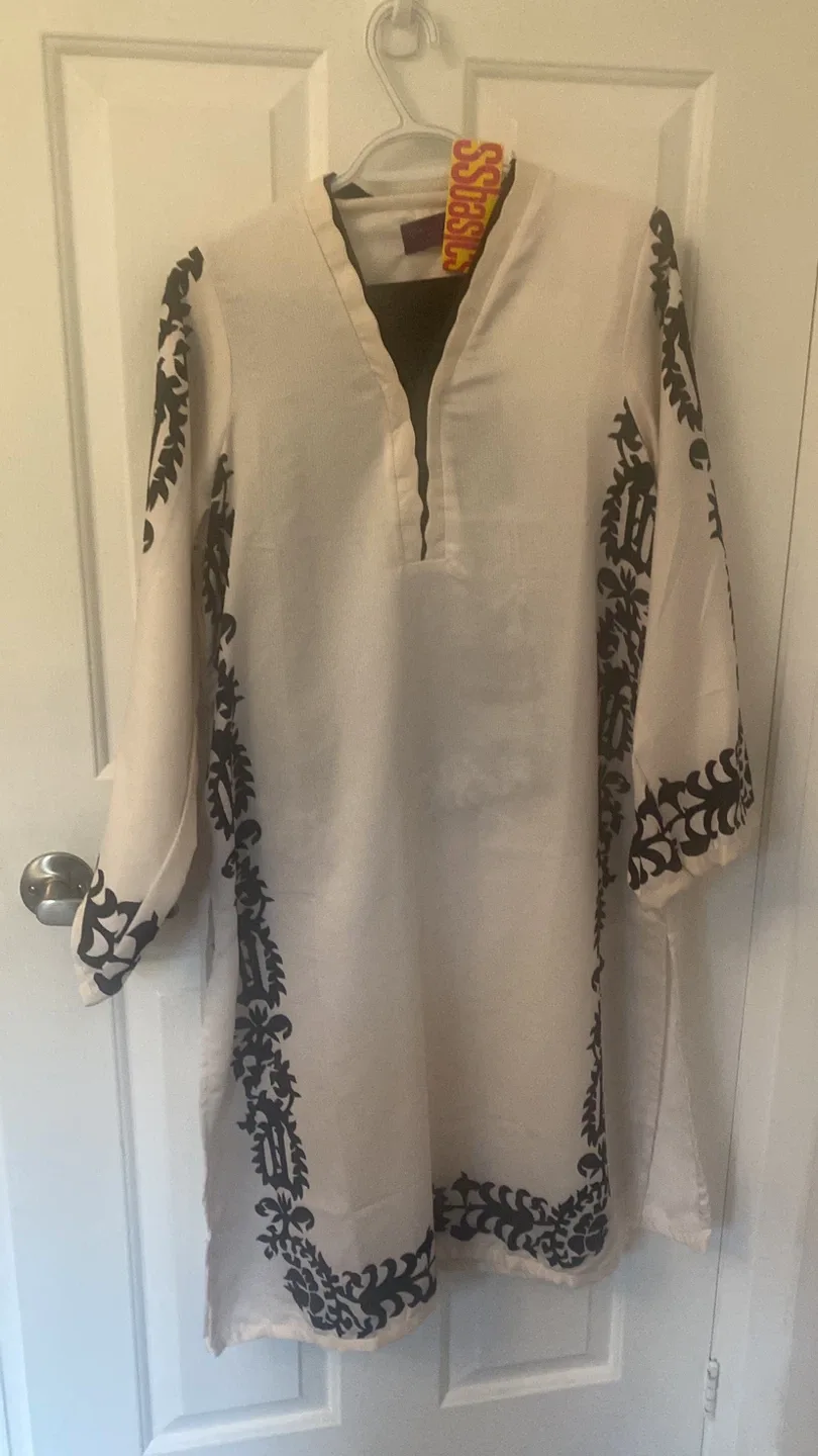 Salwar Kameez - Traditional Outfit image indicator(8)