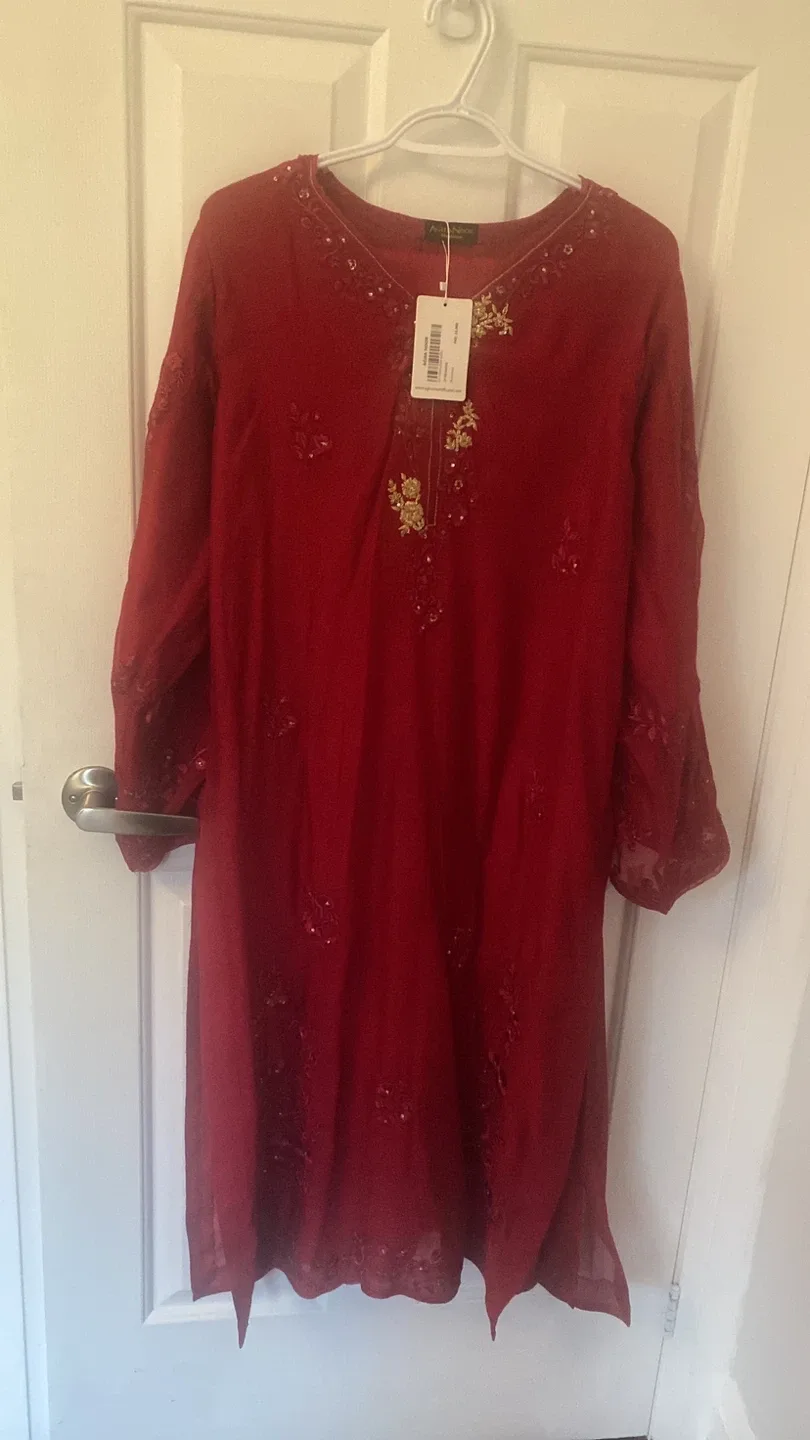 Salwar Kameez - Traditional Outfit image indicator(9)