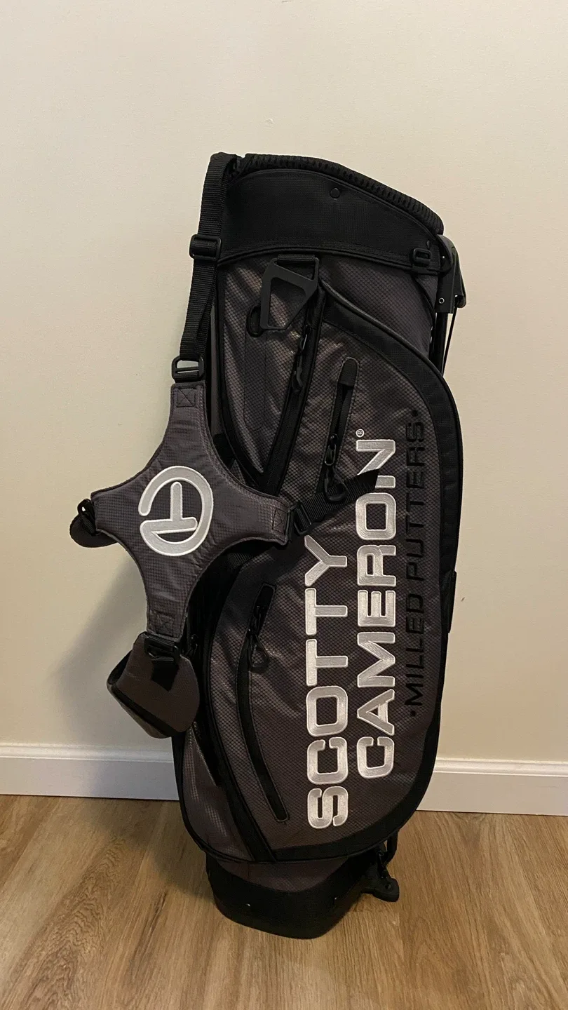 Scotty Cameron 2023 Charcoal Pathfinder Stand Bag image indicator(2)