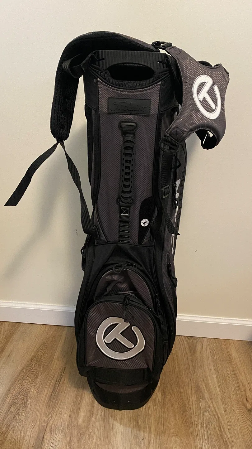 Scotty Cameron 2023 Charcoal Pathfinder Stand Bag image indicator(3)