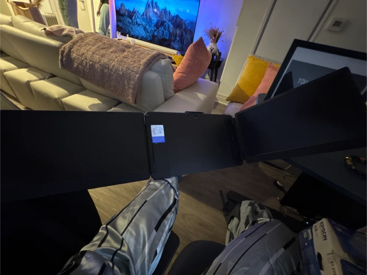 Wumsy S2 Mini Triple Screen Laptop Extender image indicator(2)