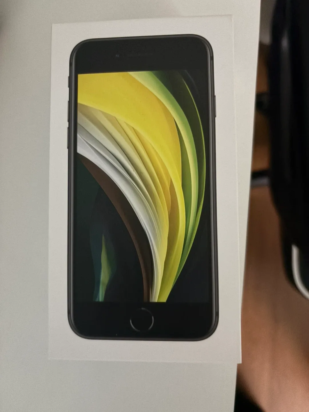 Apple iPhone SE (2nd Gen) Black - Excellent Condition image indicator(7)