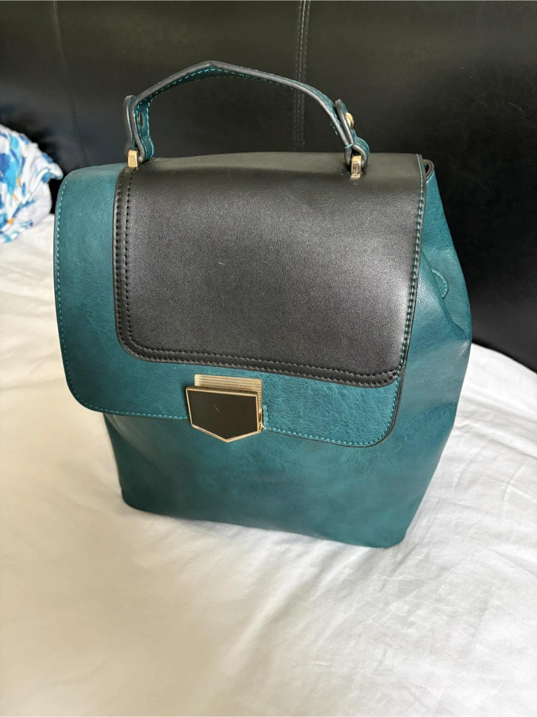 Stylish Leather Handbag with Leopard Print Interior – New