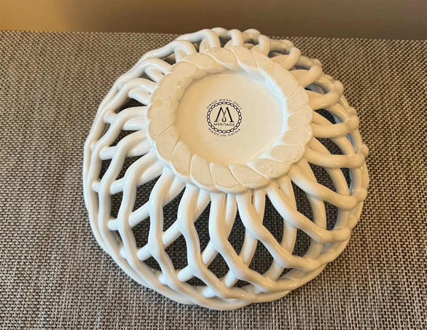 🥕 White Ceramic Open Lattice Bread/Fruit Bowl image indicator(6)