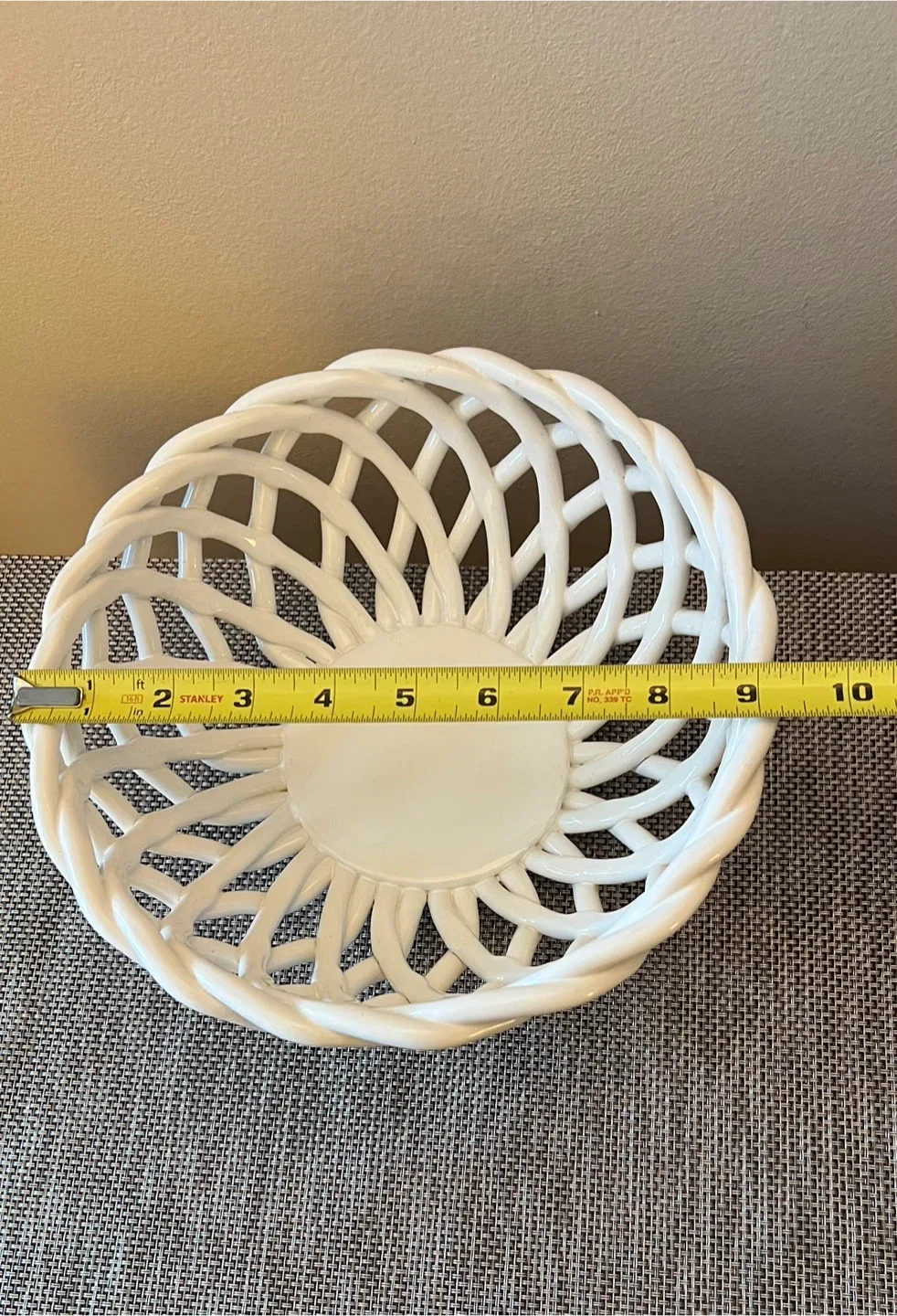 🥕 White Ceramic Open Lattice Bread/Fruit Bowl image indicator(5)