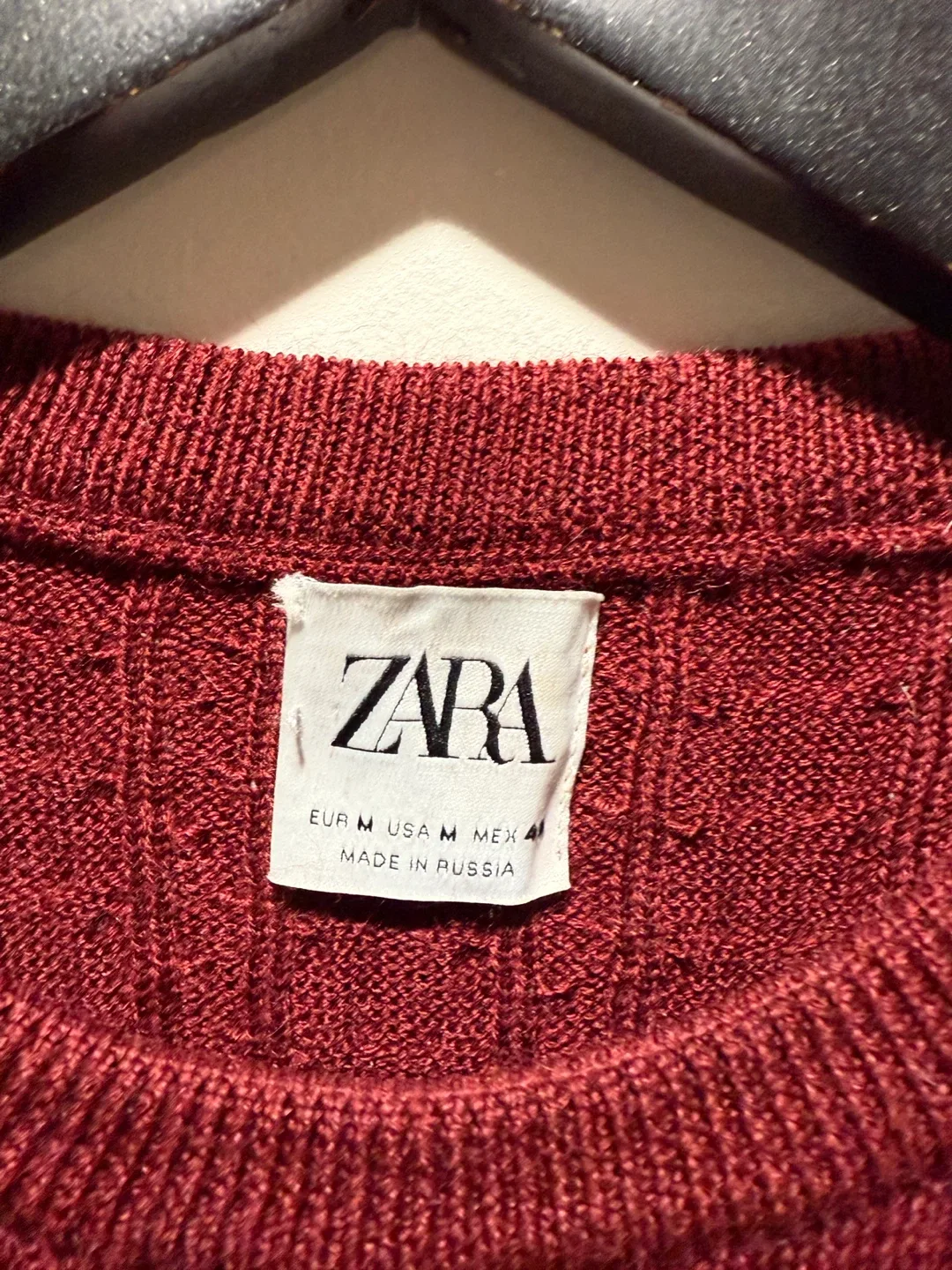 Zara Burgundy Cable Knit Sweater men’s - Size M image indicator(2)