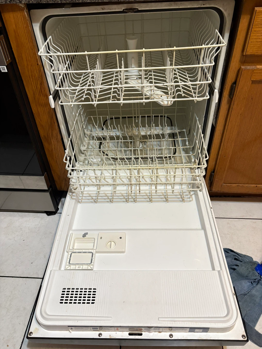 Frigidaire UltraQuiet III Dishwasher - photo 2