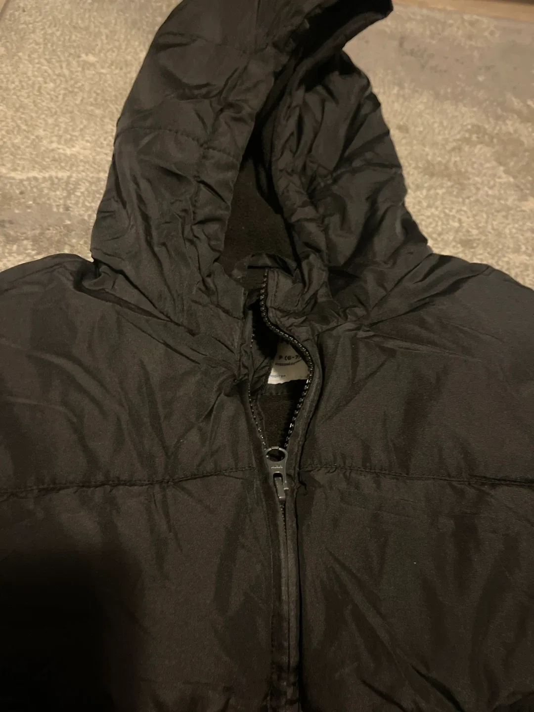 Black Puffer Jacket - Size 6 kids image indicator(3)