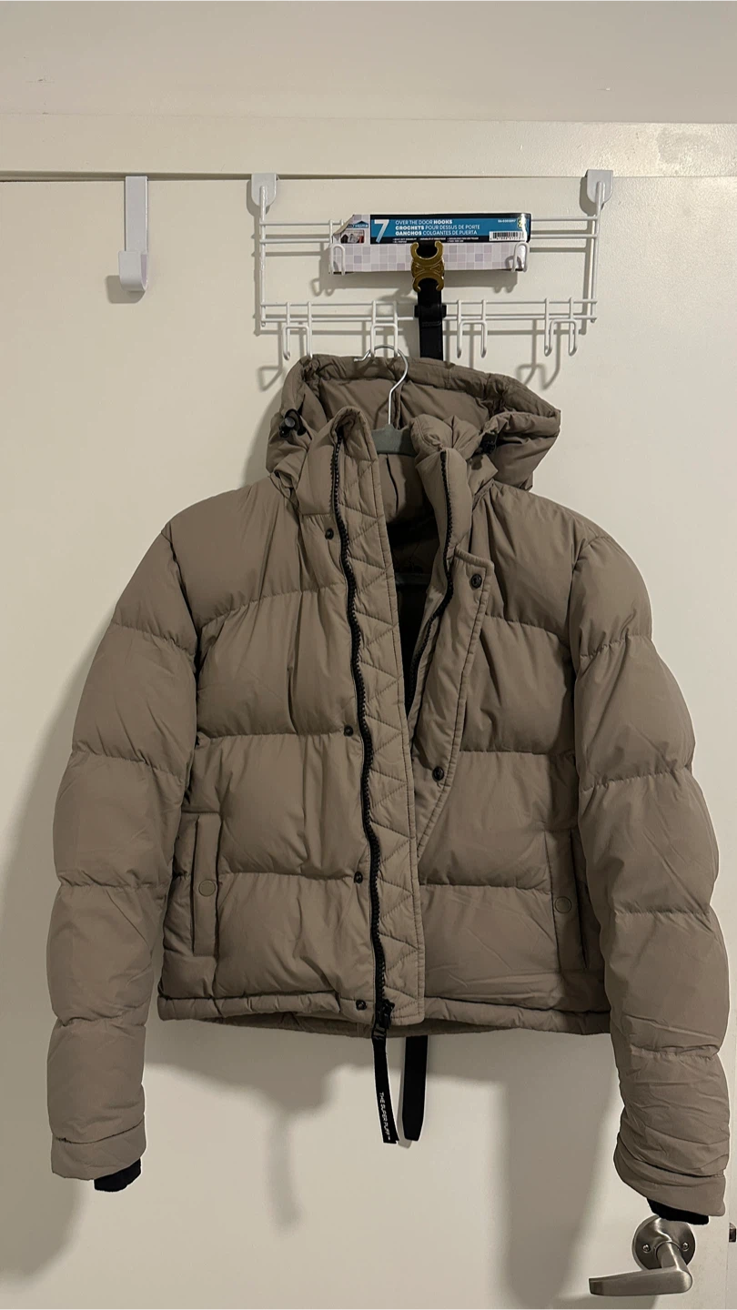 Aritzia - The Super Puff Shorty - XS