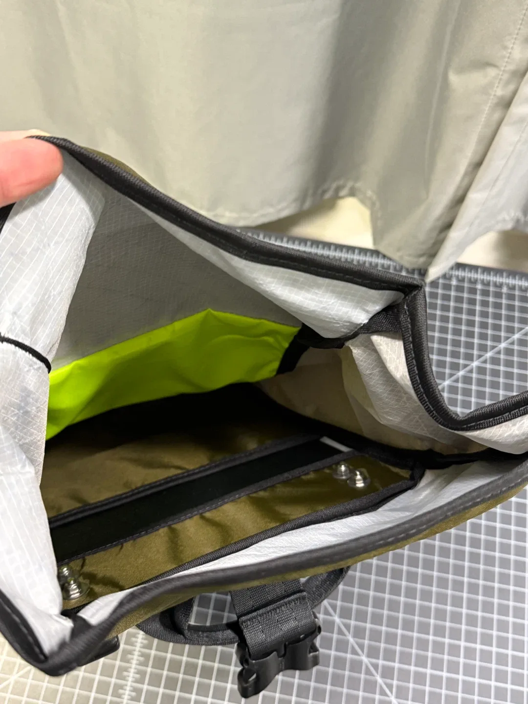 North St. Bags Commuter Micro Pannier 14L Olive - USED image indicator(10)