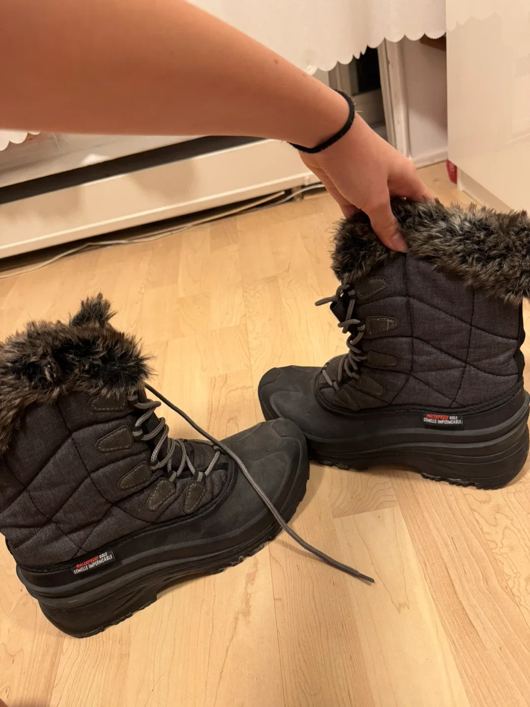 Black Winter Boots Size 10 image indicator(2)