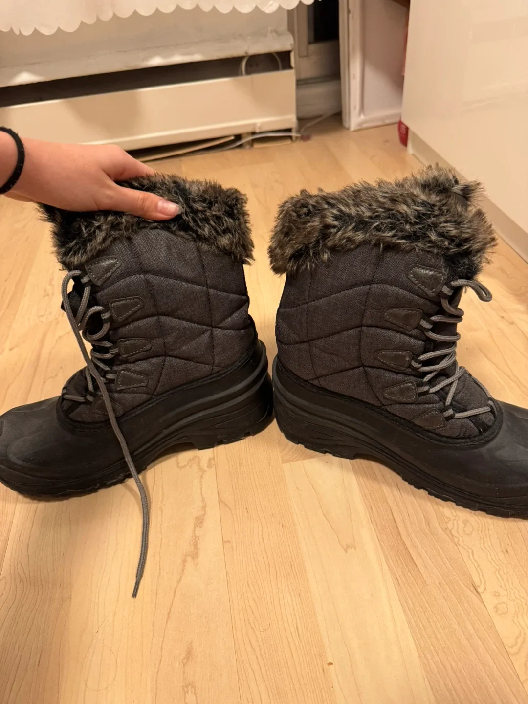 Black Winter Boots Size 10 image indicator(3)