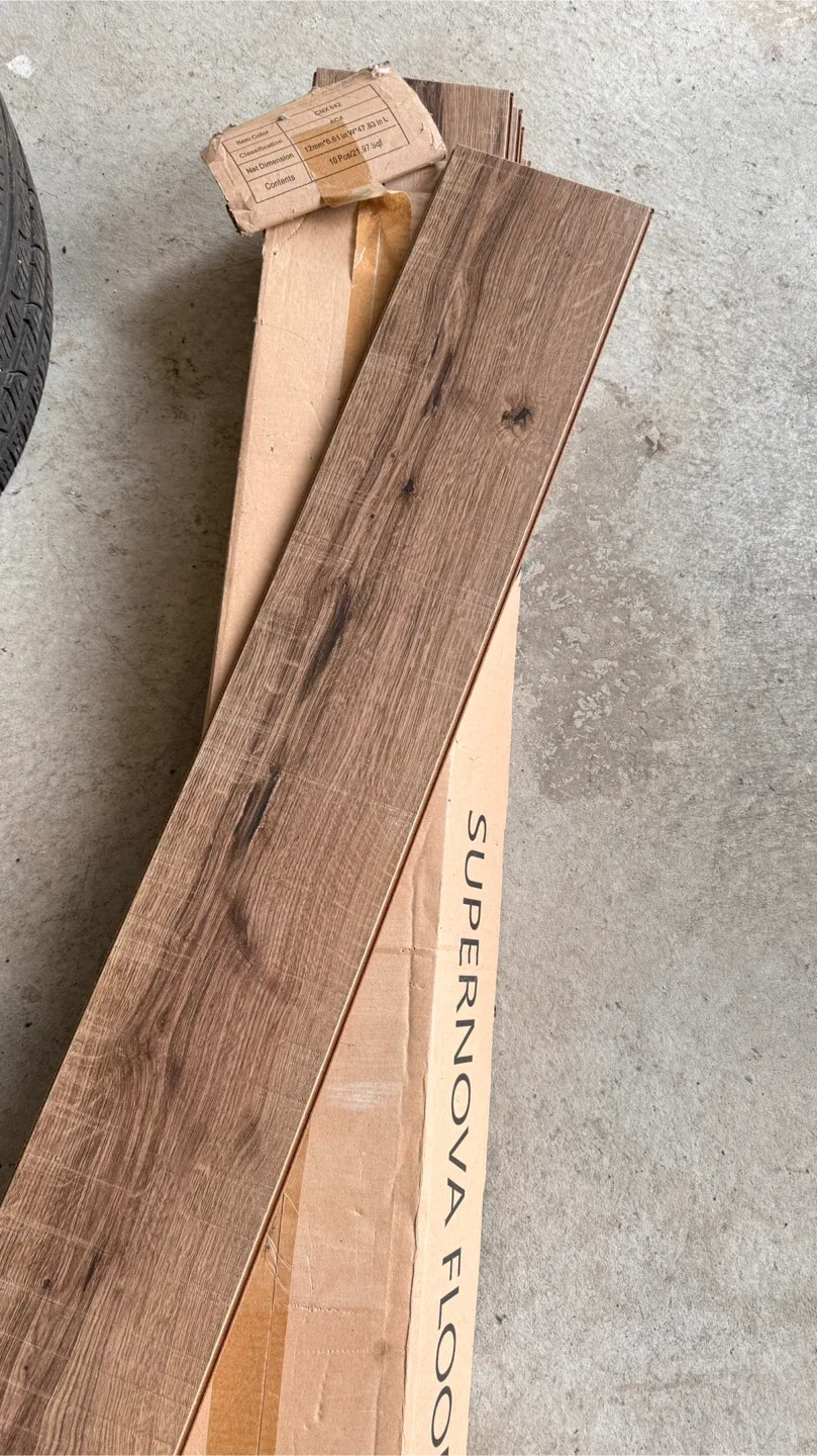 Supernova Wood-Look Flooring – 10 Pieces (Good Condition) image indicator(2)