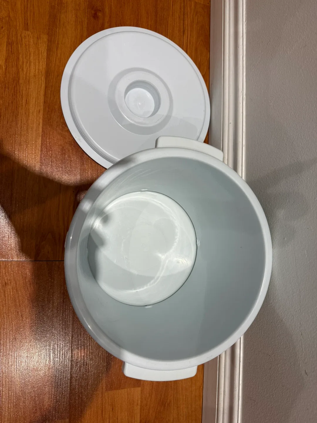 Pail with lid for commode seat image indicator(2)