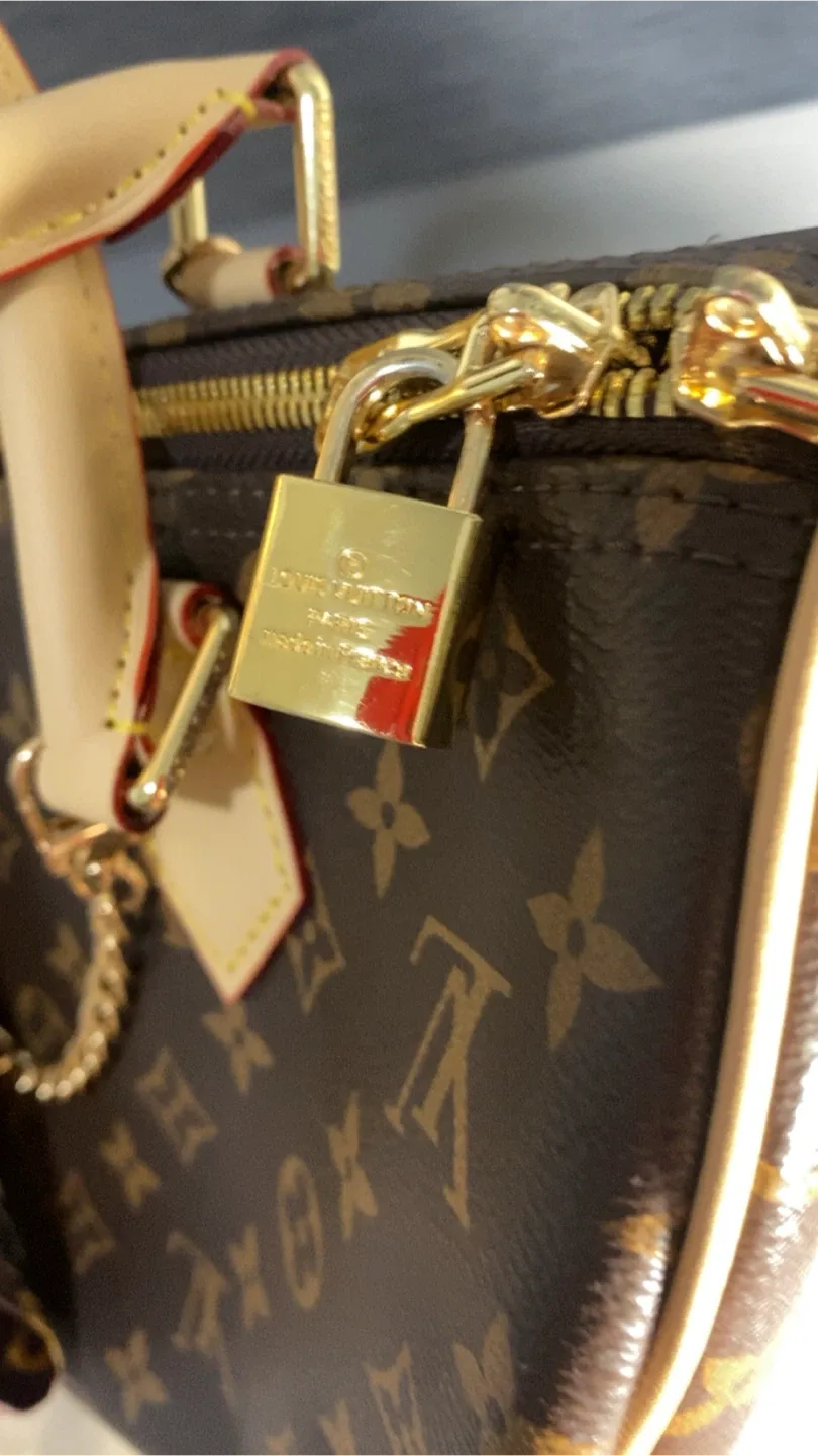 Like new! Handbag image indicator(2)