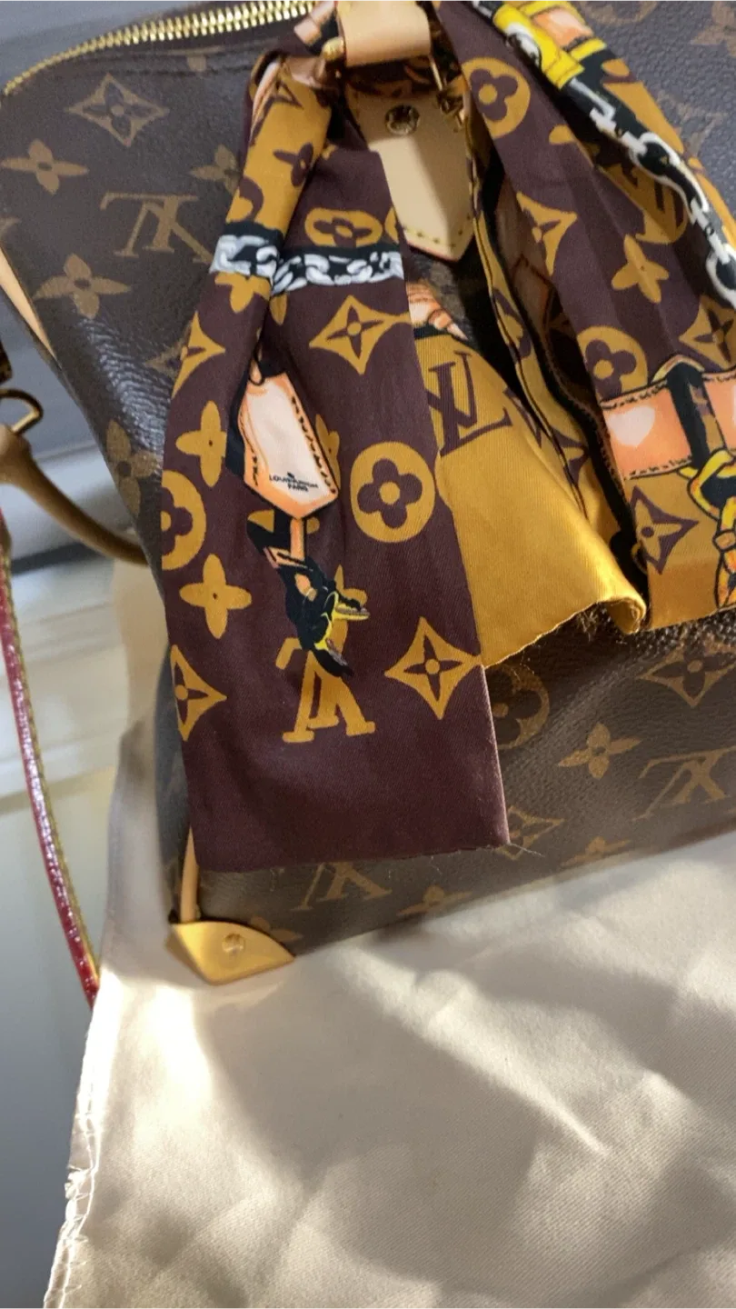 Like new! Handbag image indicator(3)