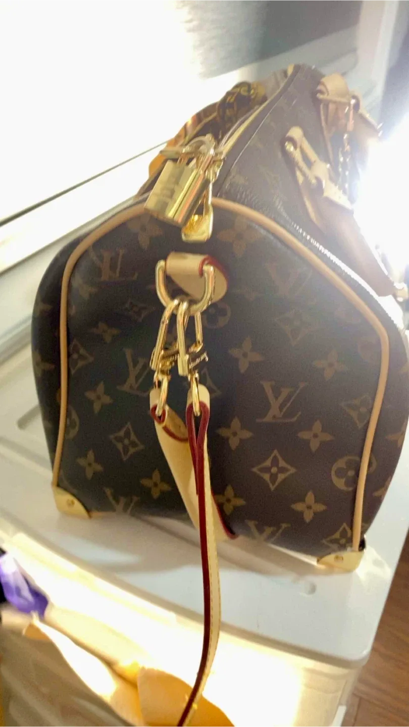 Like new! Handbag image indicator(4)