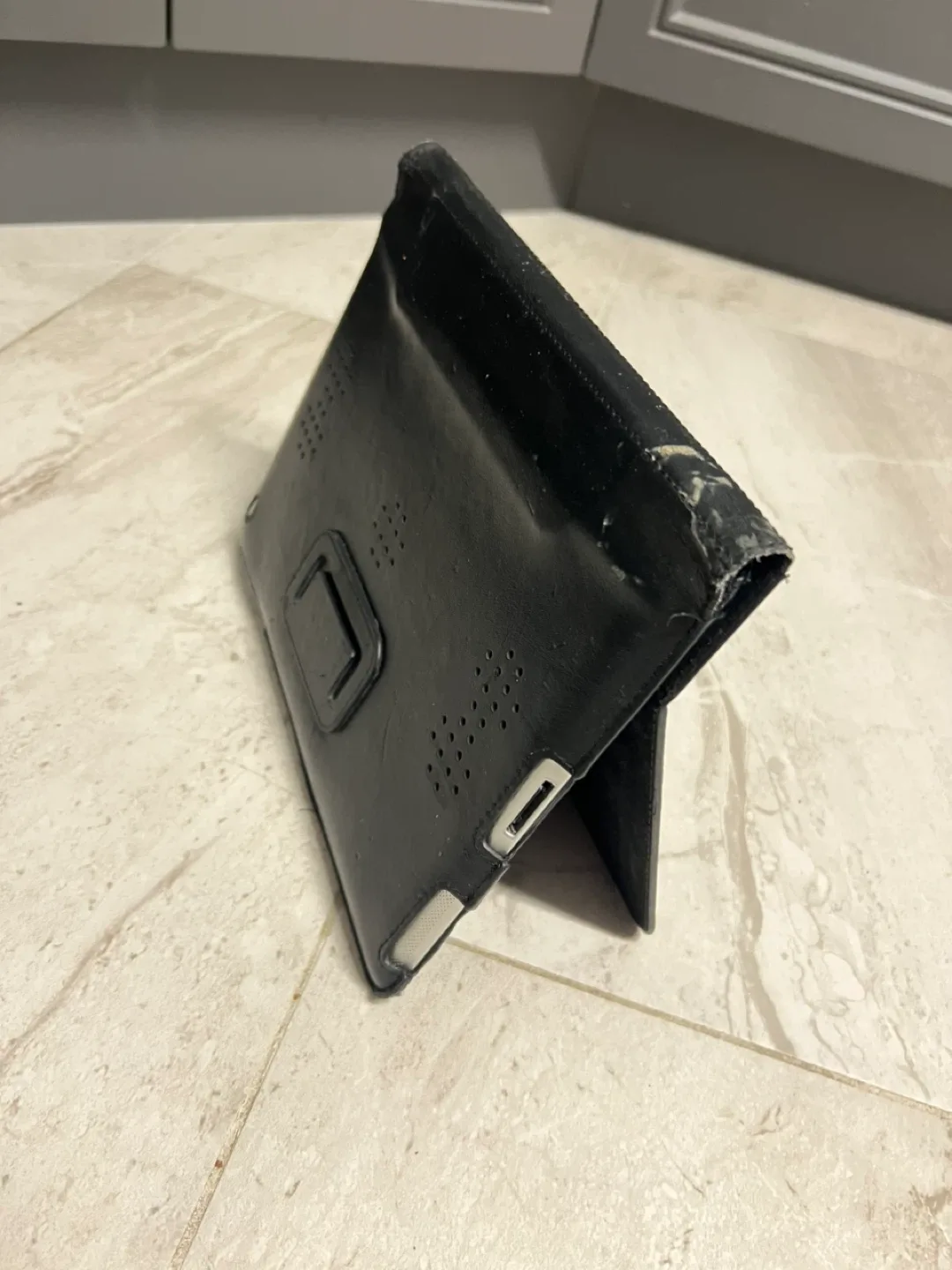 Black iPad Case image indicator(3)