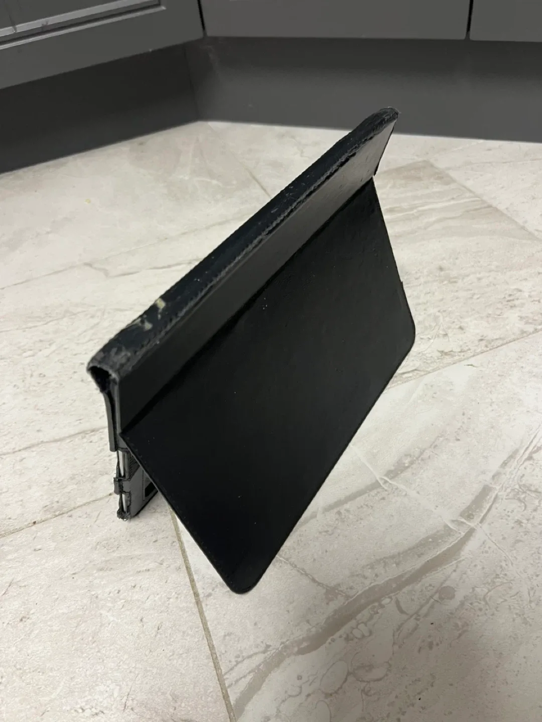Black iPad Case image indicator(2)