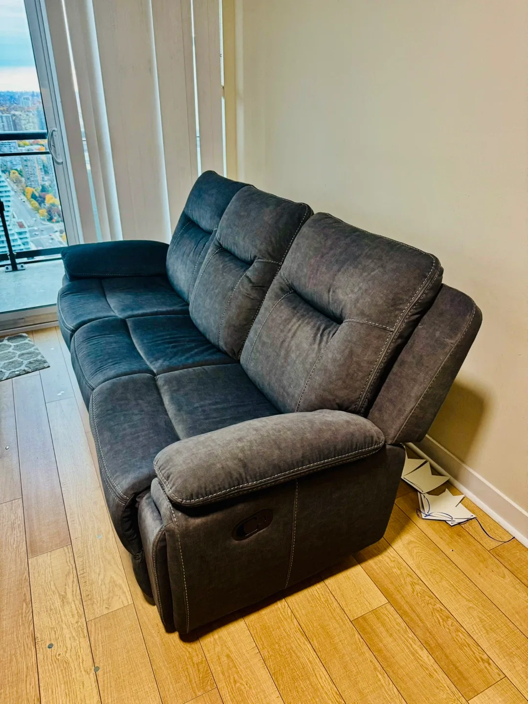 Grey Reclining Sofa with Console image indicator(2)