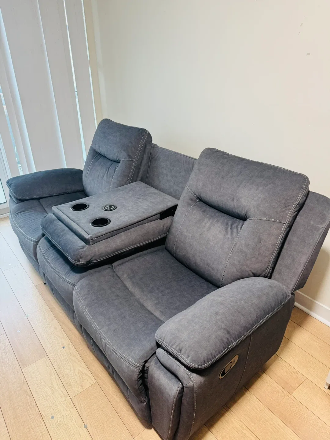 Grey Reclining Sofa with Console image indicator(6)