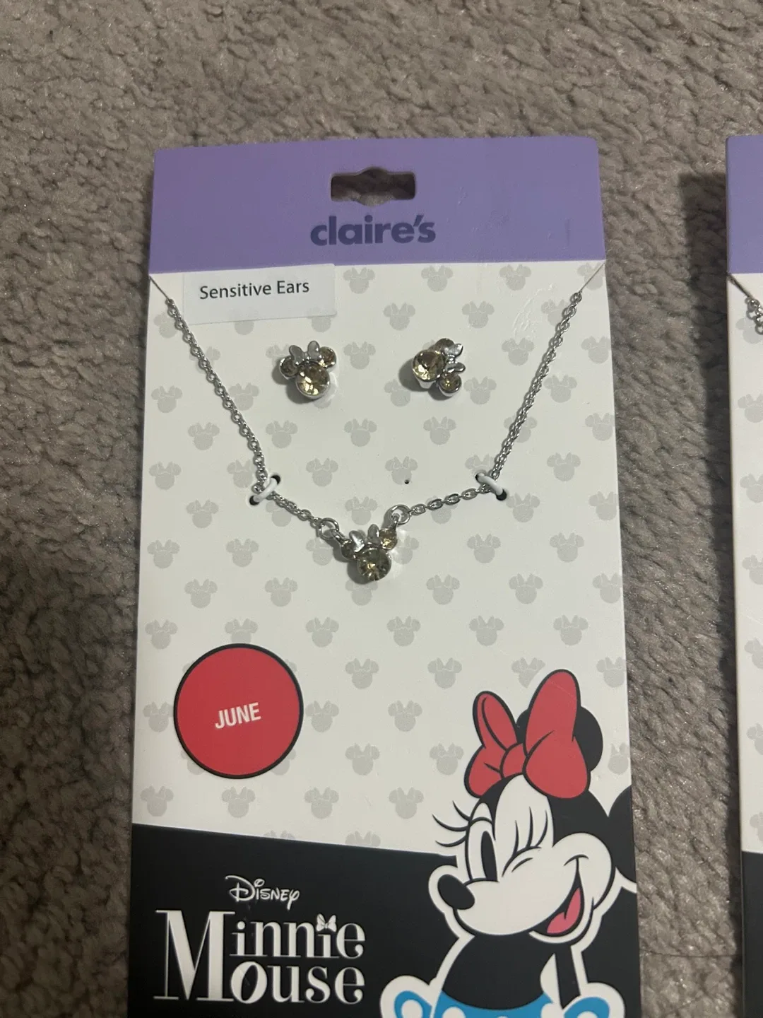 Claire's girls Disney Minnie Mouse Necklace & Earring Set image indicator(2)