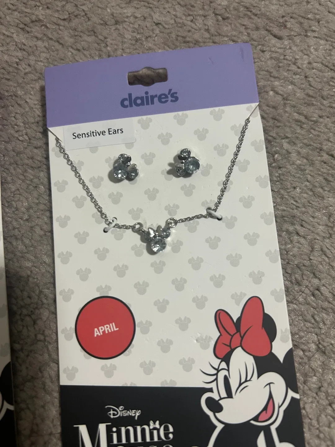 Claire's girls Disney Minnie Mouse Necklace & Earring Set image indicator(3)
