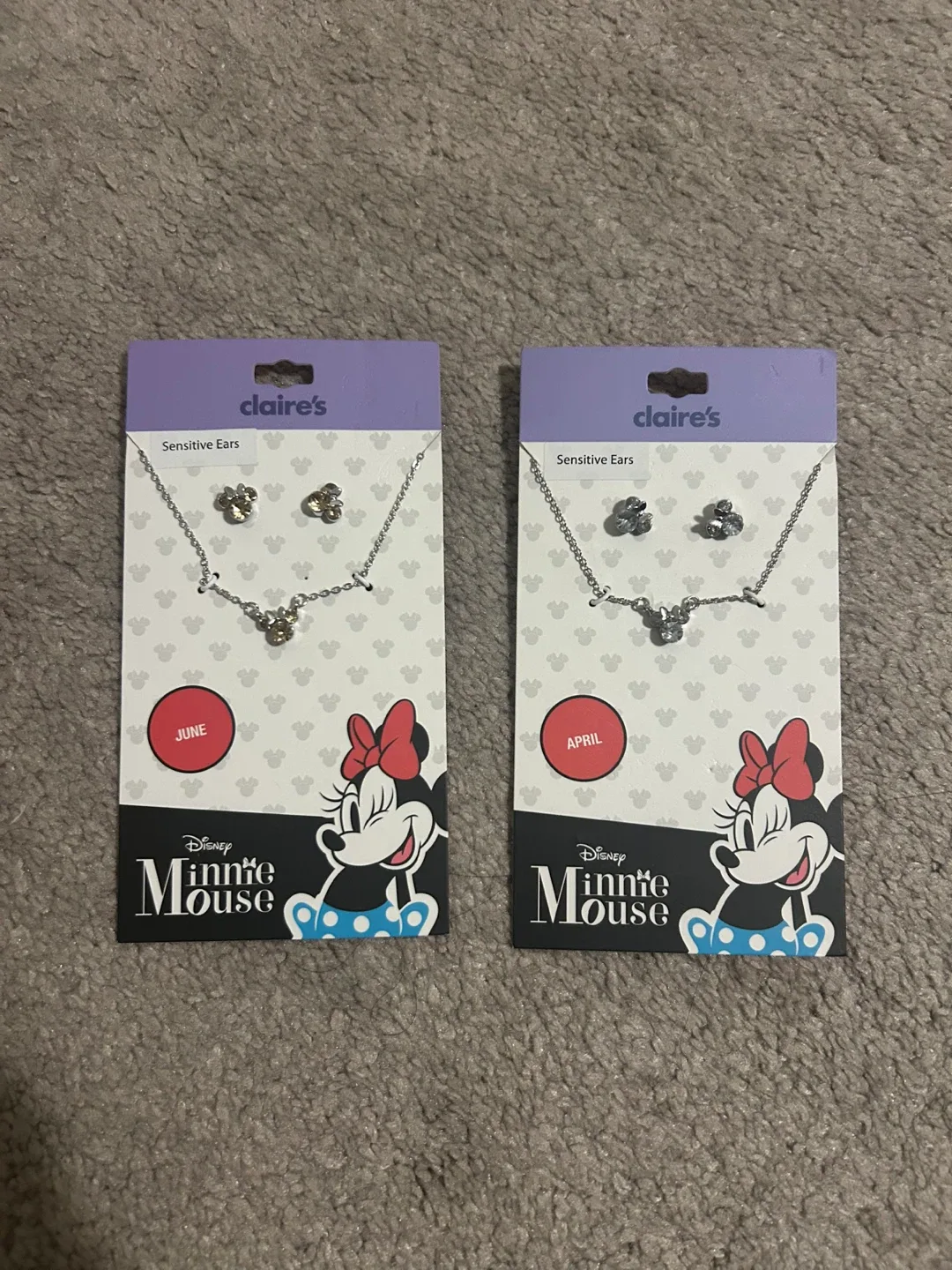 Claire's girls Disney Minnie Mouse Necklace & Earring Set thumbnail