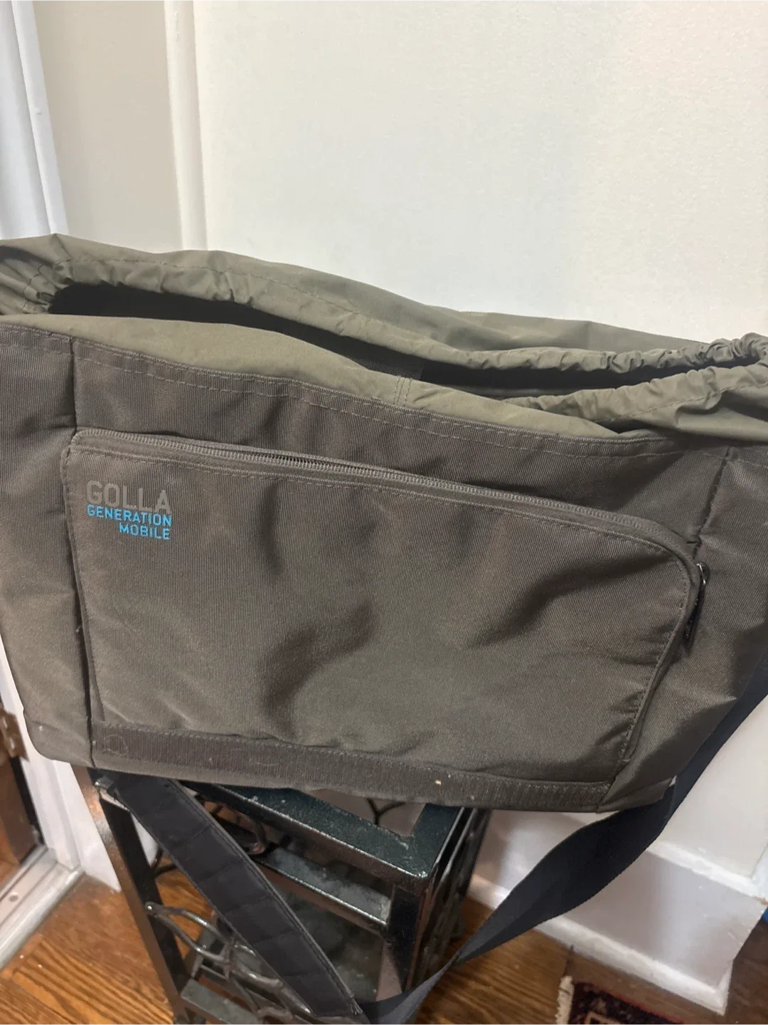 Golla Generation Mobile Messenger Bag image indicator(2)