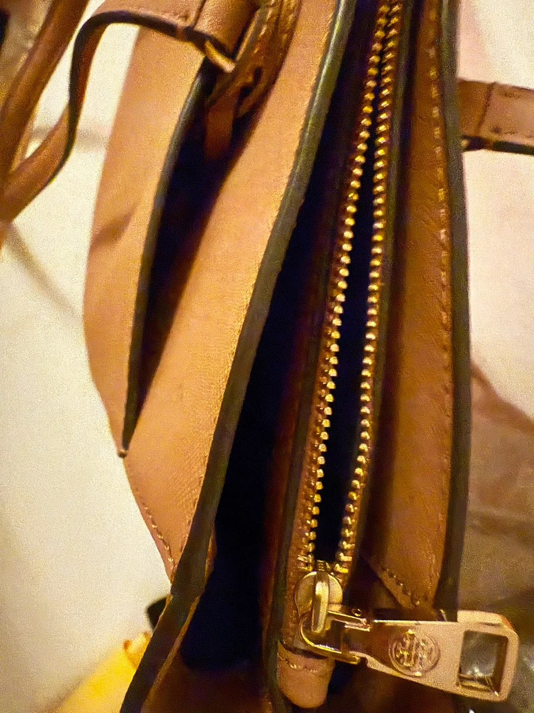 Tory Burch Tan Tote Bag(like new!) image indicator(6)