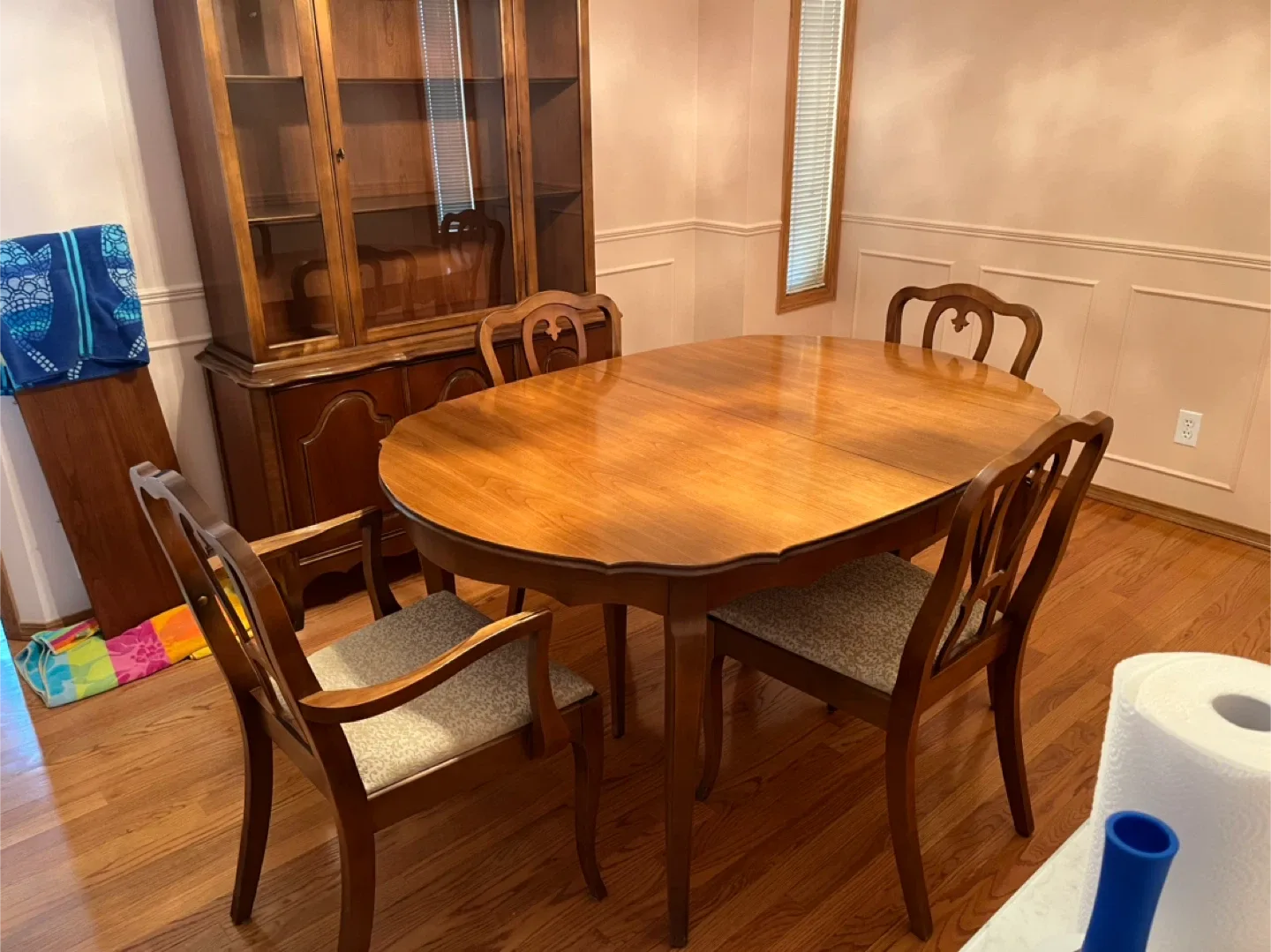 Dining Table Set with Hutch and 4 chairs thumbnail