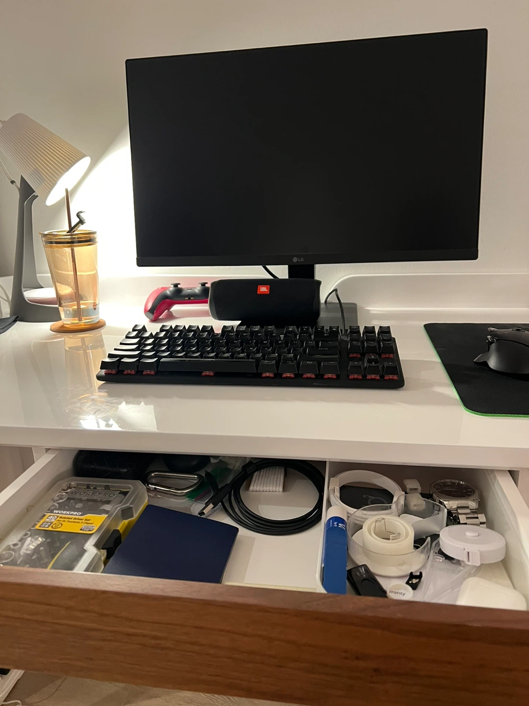 Modern office desk and chair - photo 3