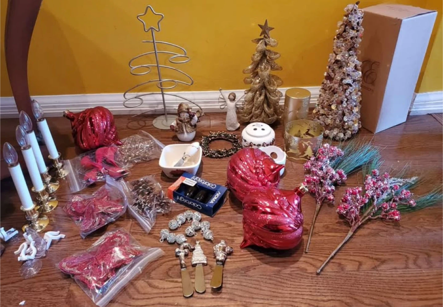 Christmas Decorations and Accessories Bundle