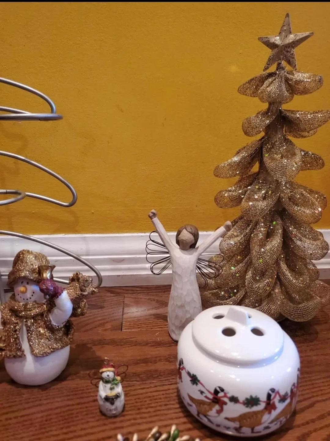 Christmas Decorations and Accessories Bundle image indicator(4)